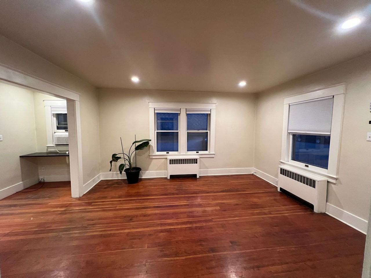 345 Stewart St - Photo 3 of 11