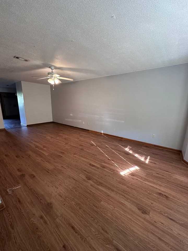 130 Brian Ct - Photo 2 of 5