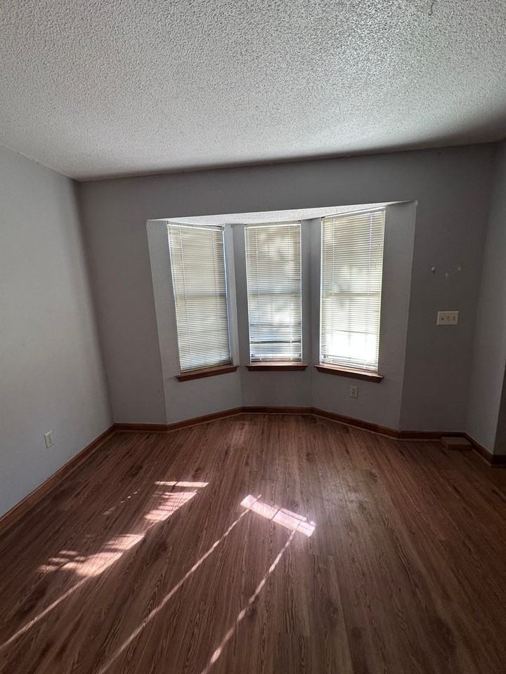 130 Brian Ct - Photo 3 of 5