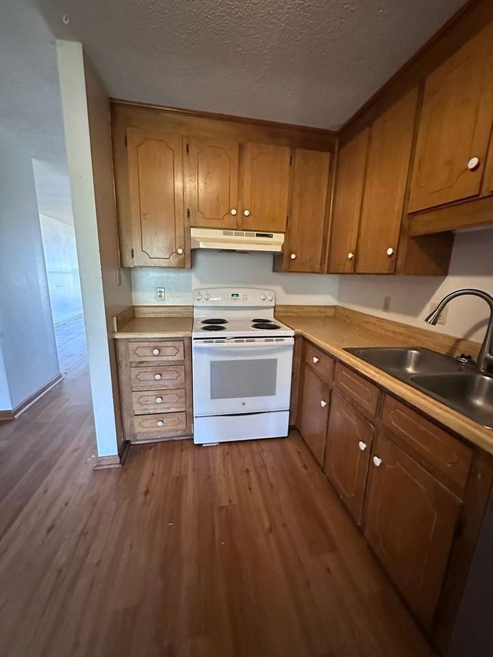 134 Brian Ct - Photo 2 of 2