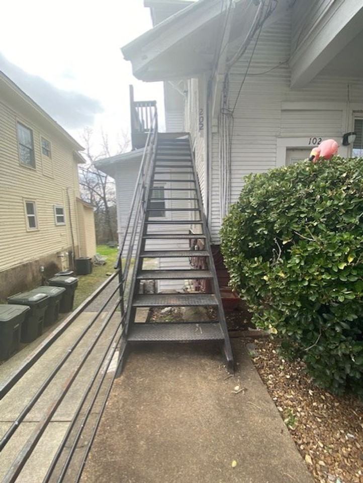 816 Mississippi Ave #202 - Photo 2 of 14