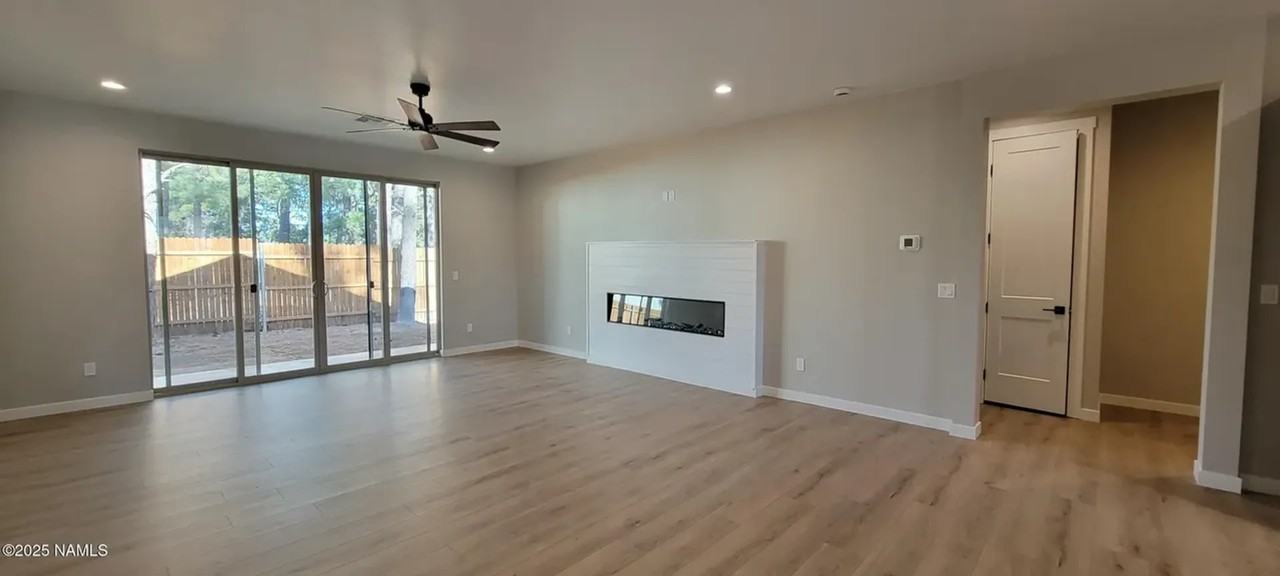 2756 Bogey Dr - Photo 2 of 8