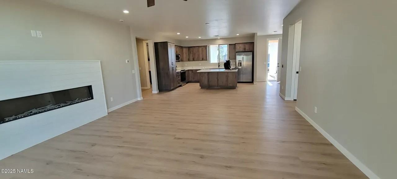 2756 Bogey Dr - Photo 3 of 8