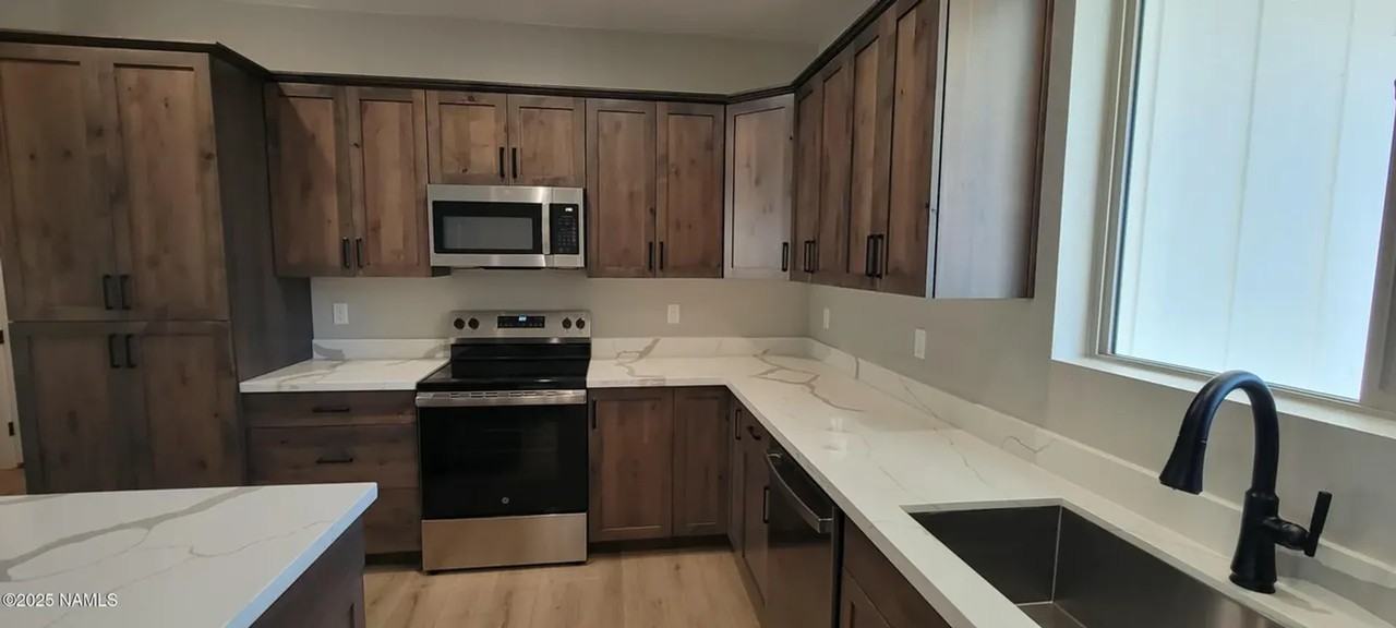 2756 Bogey Dr - Photo 4 of 8