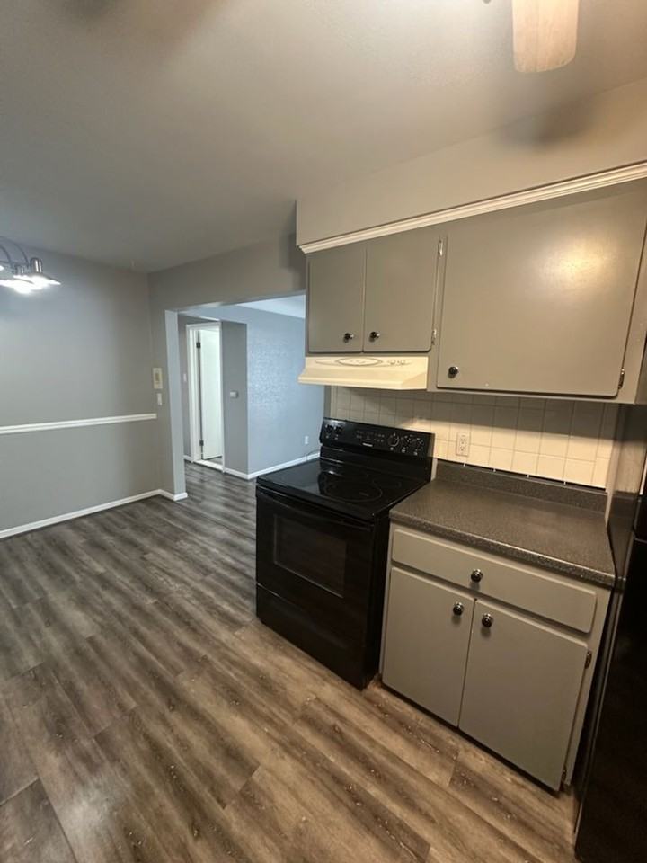 16944 E 11 Mile Rd - Photo 5 of 11