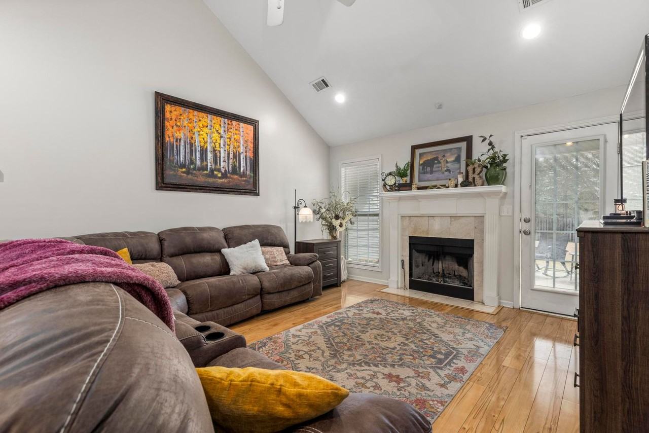 11 Lee Road 2148 - Photo 3 of 20