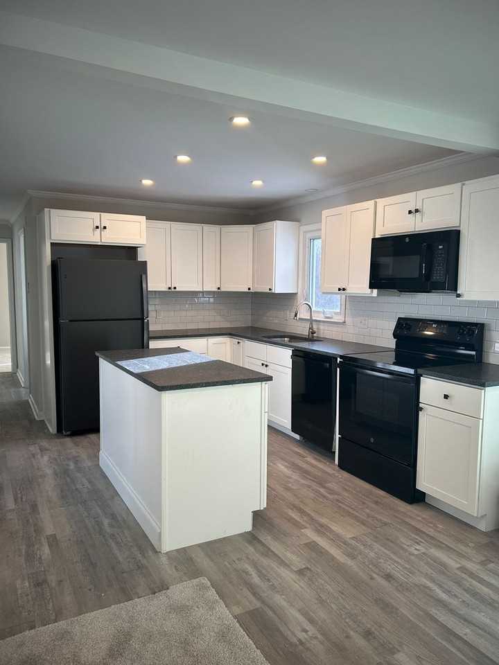 1733 Elizabeth St - Photo 2 of 21