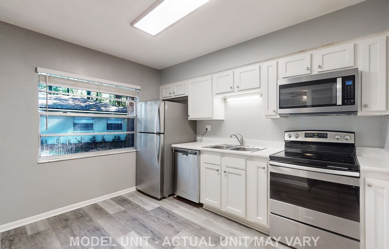 5416 101st St #4 - Photo 4 of 17