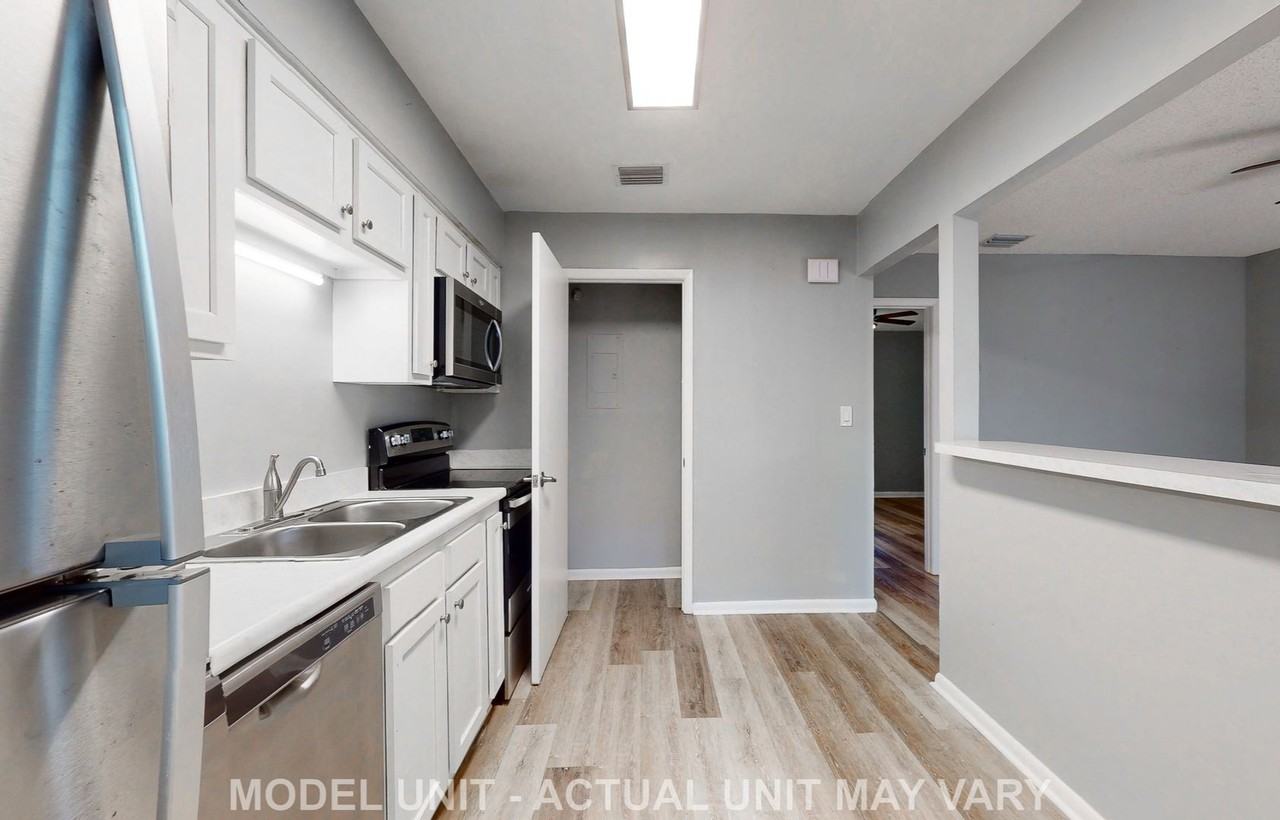 5416 101st St #4 - Photo 5 of 17