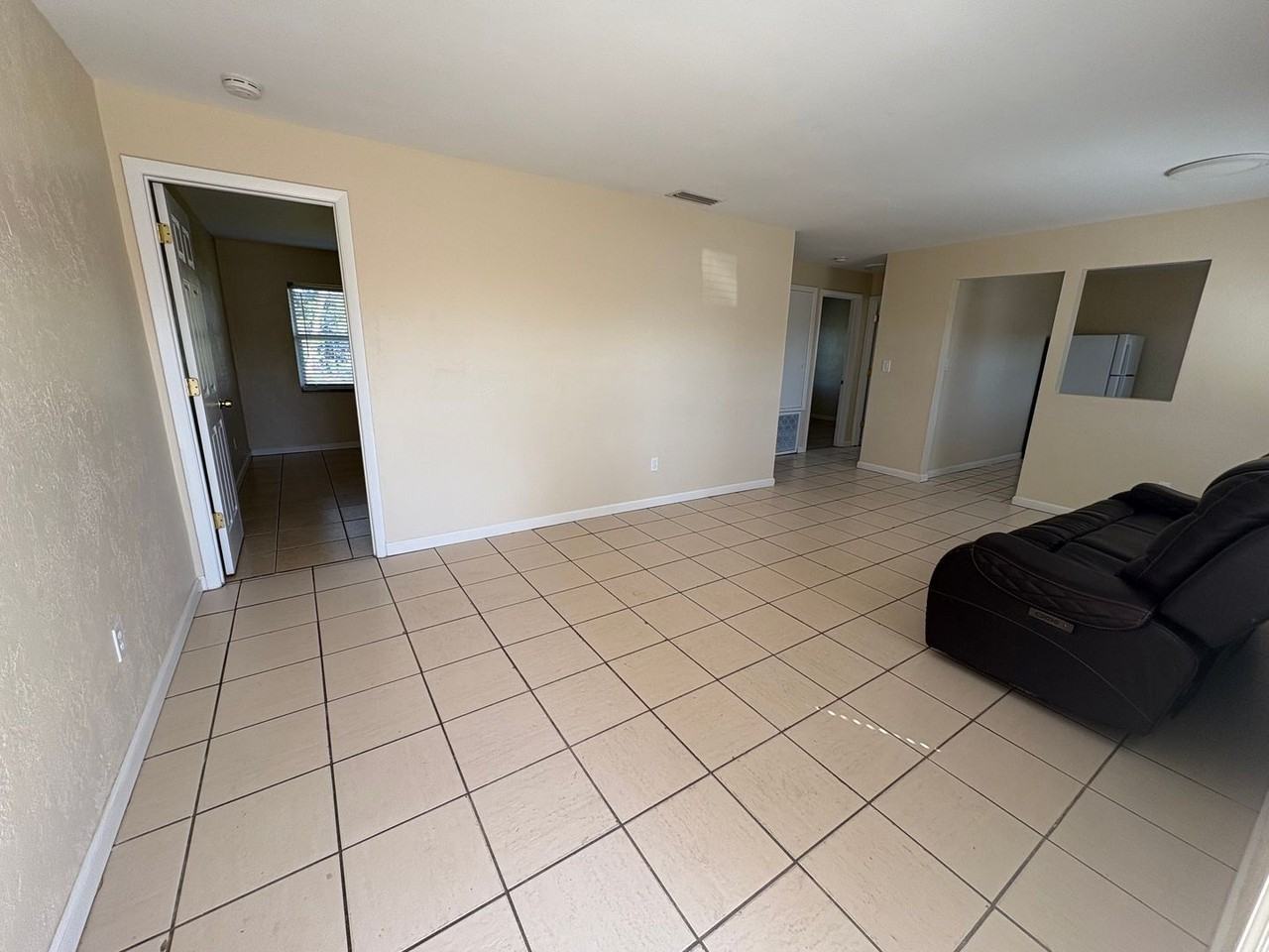 3 3 Bedroom - Mango Avenue - Photo 3 of 6