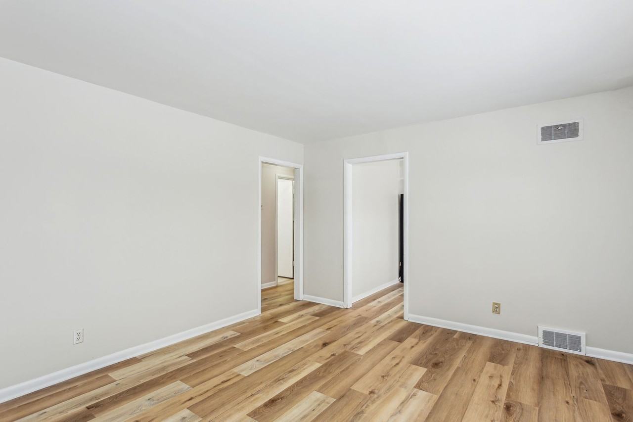 1733 N Holyoke Ave - Photo 3 of 14