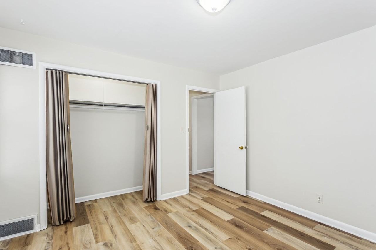 1733 N Holyoke Ave - Photo 4 of 14