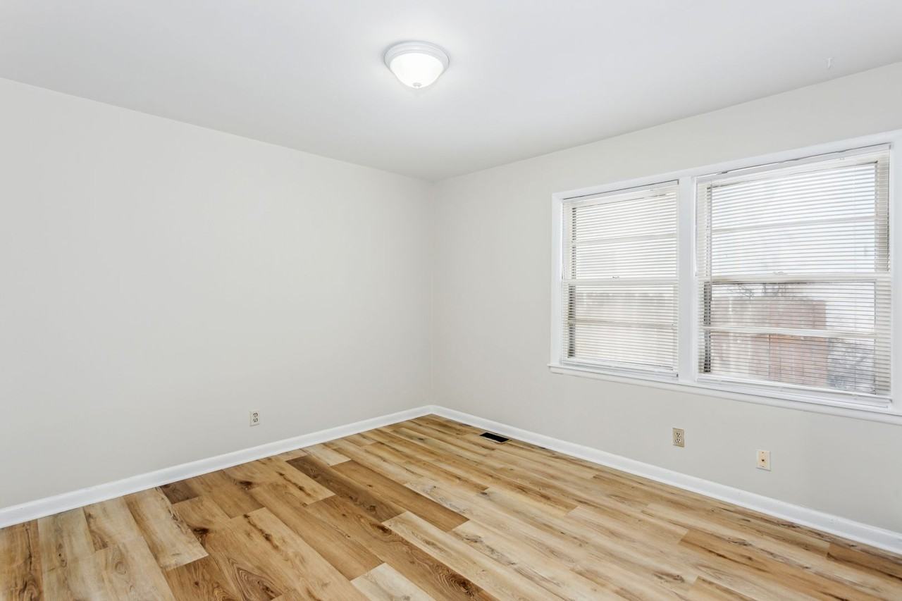 1733 N Holyoke Ave - Photo 6 of 14
