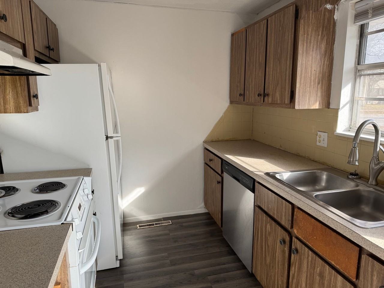 2511 S Ingram Mill Rd #A - Photo 5 of 12