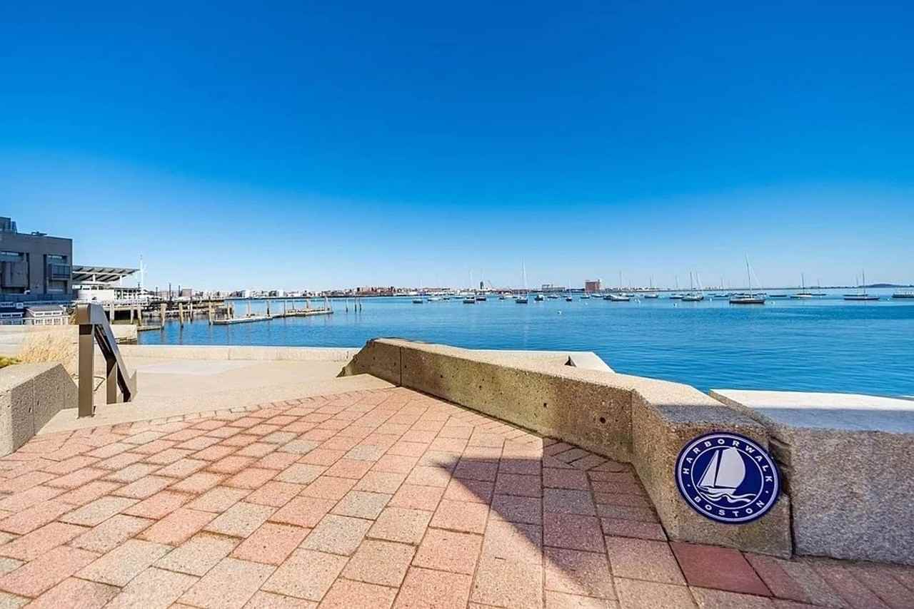 85 E India Row - Photo 3 of 50