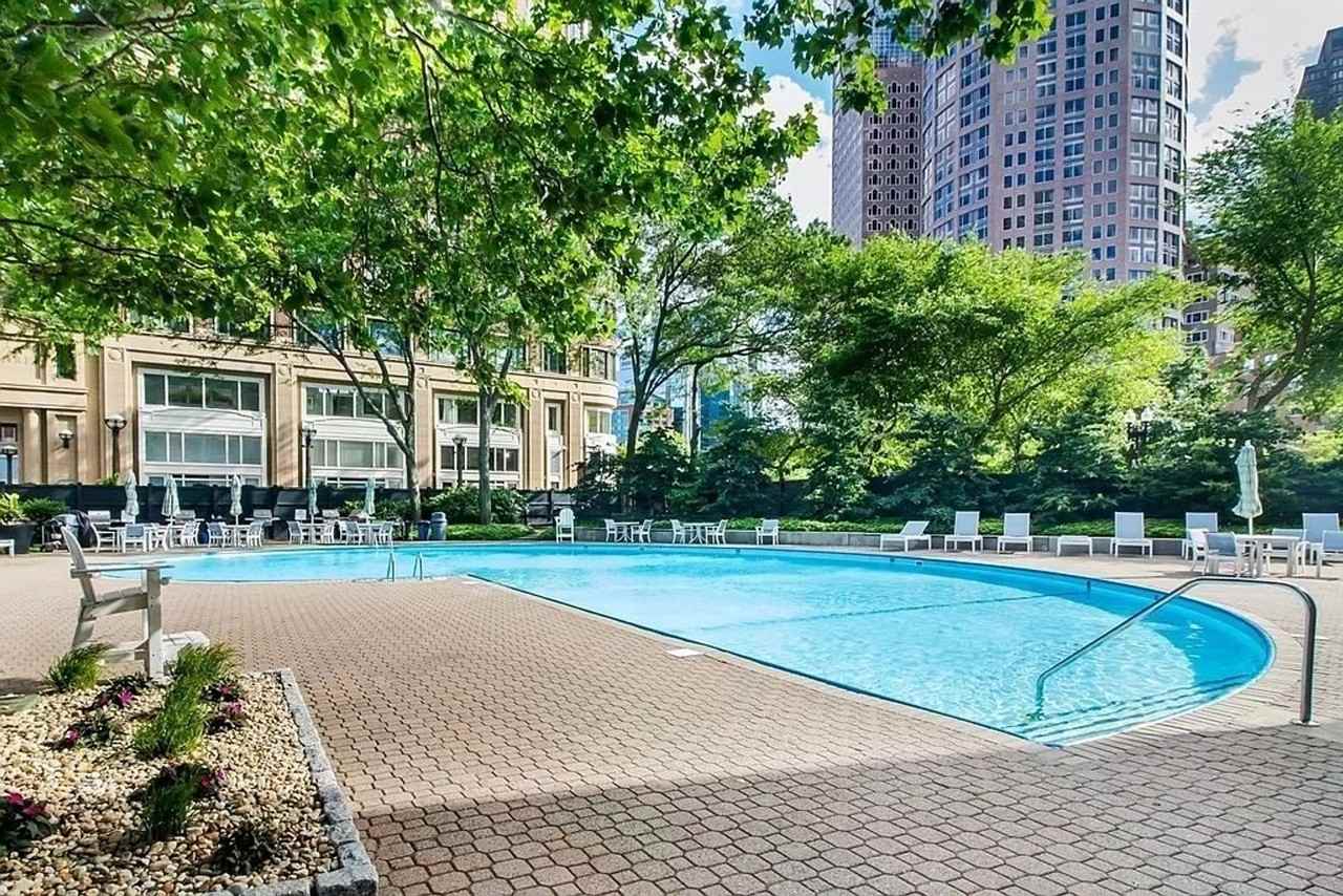 85 E India Row - Photo 6 of 50