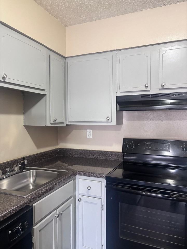 The Summereast - Photo 3 of 24