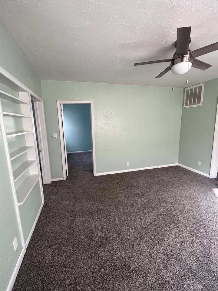 111 N Gray Ave - Photo 2 of 14