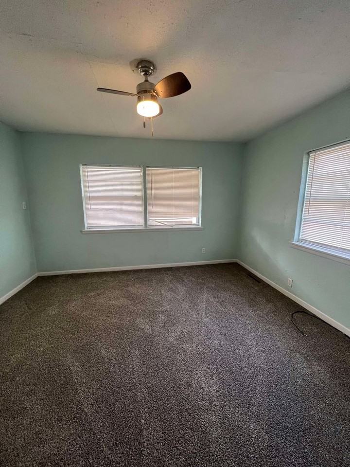 111 N Gray Ave - Photo 3 of 14