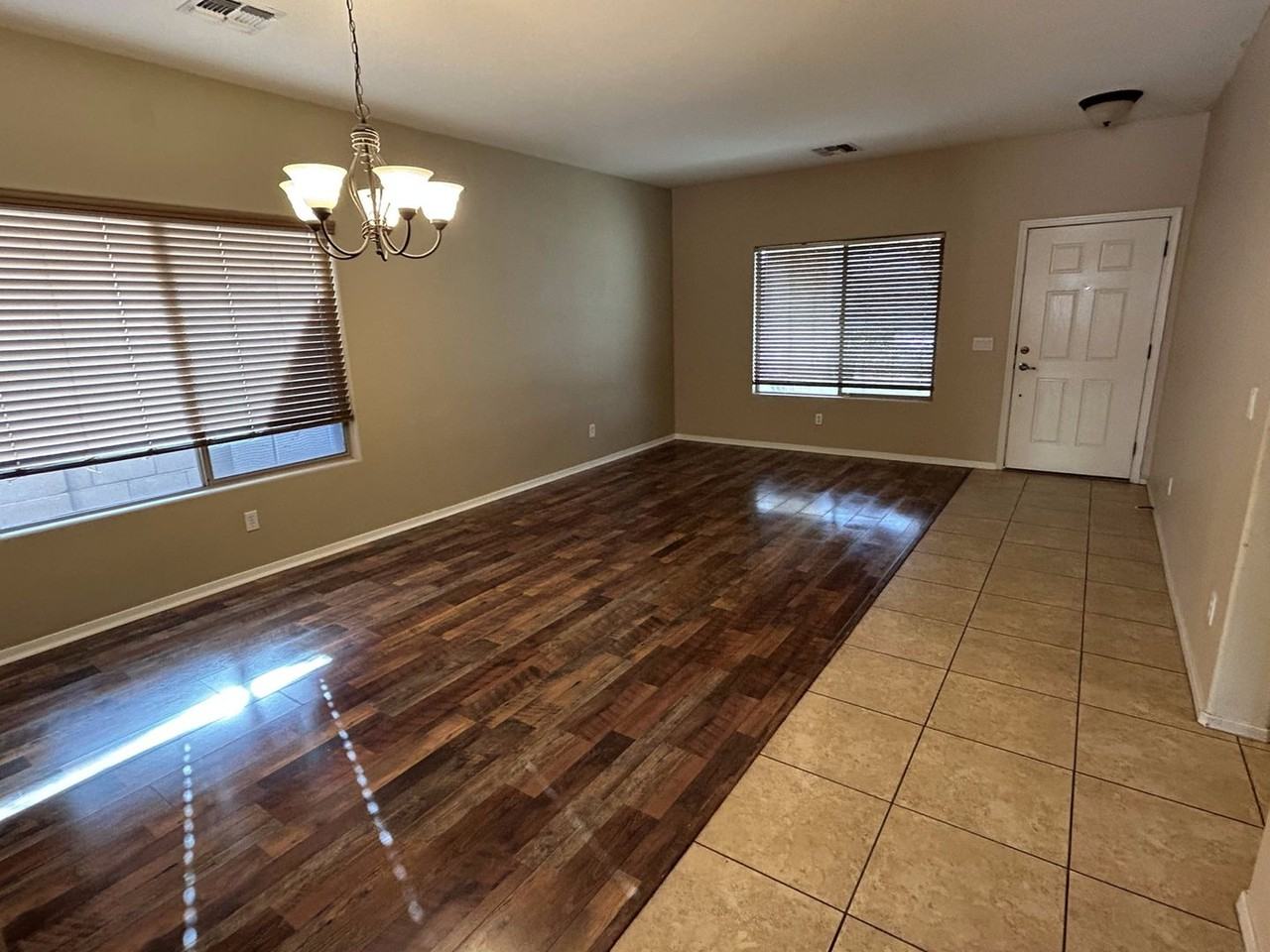 44304 W Vineyard St - Photo 2 of 21