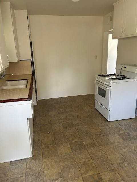 326 S Buena Vista St - Photo 4 of 9