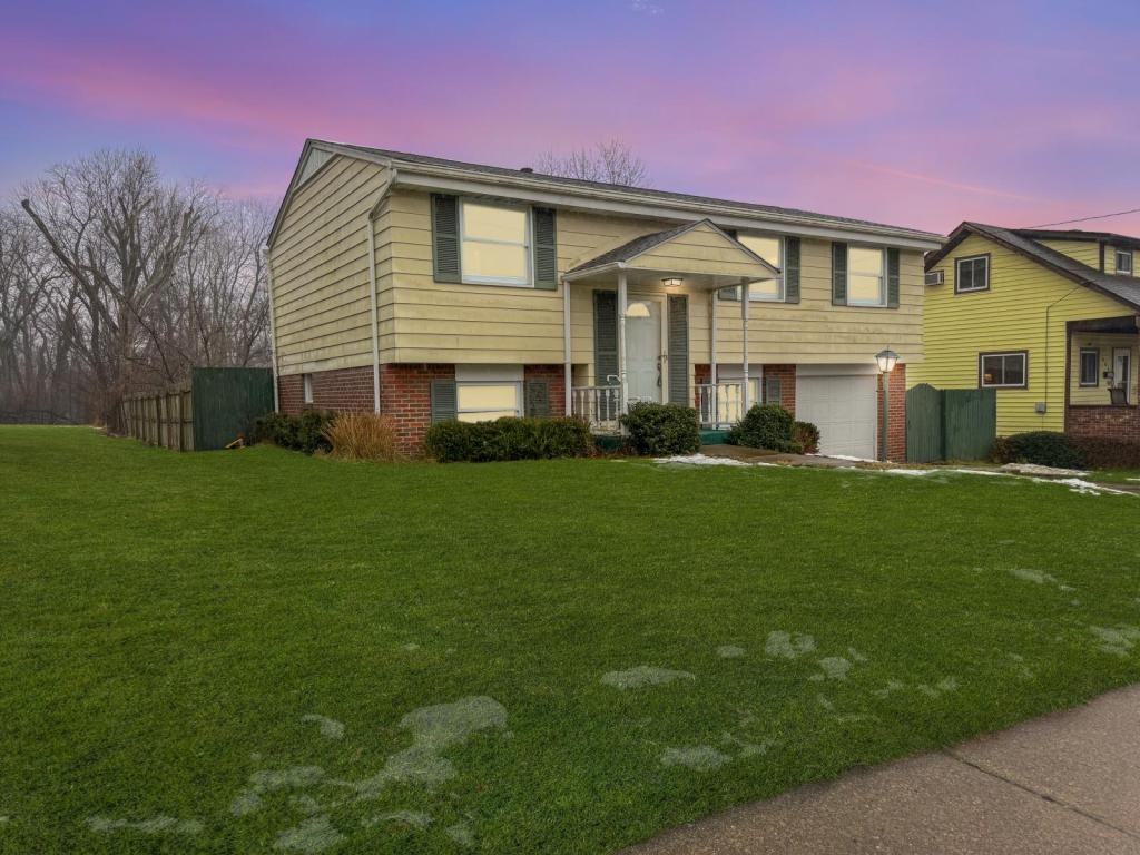 610 Dettmar Ave - Photo 3 of 29