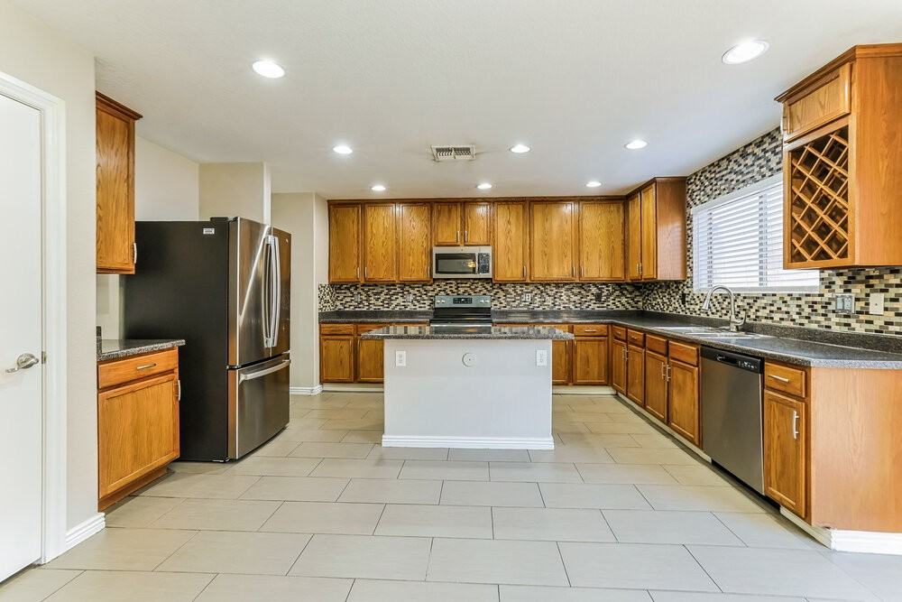 9449 W Jamestown Rd - Photo 6 of 17