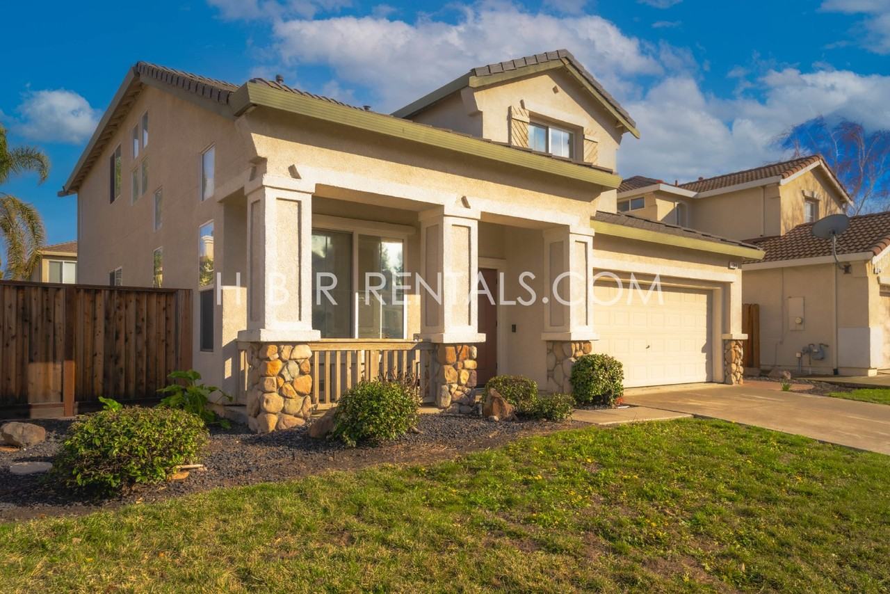 1340 Haley Ct - Photo 3 of 43