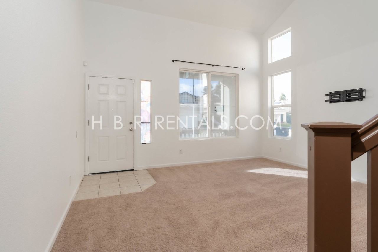 1340 Haley Ct - Photo 5 of 43