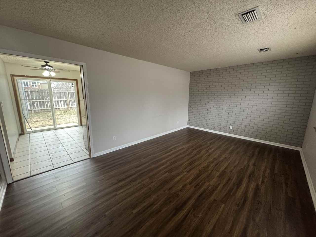 615 N Kessler St - Photo 2 of 6