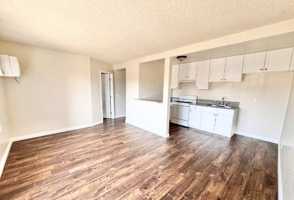featured image of 6729 Woodley Ave #6