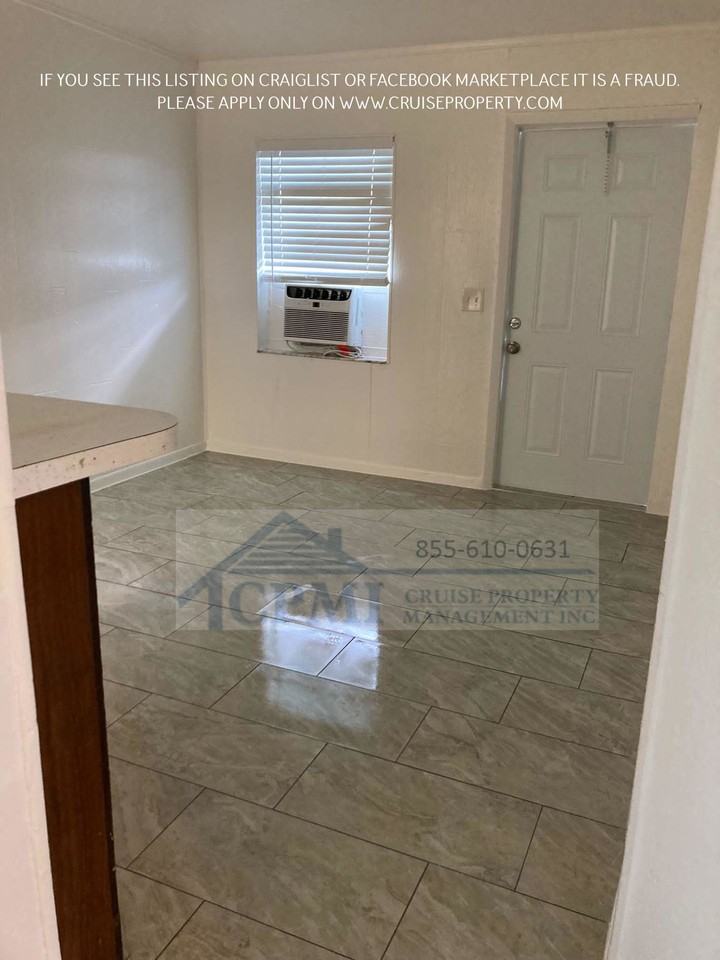 Affordable Downtown WPB 2/1 without the Downtown Price Steps Away From it ALL!! $995 Sec Dep special w/ app credit! - Photo 2 of 14