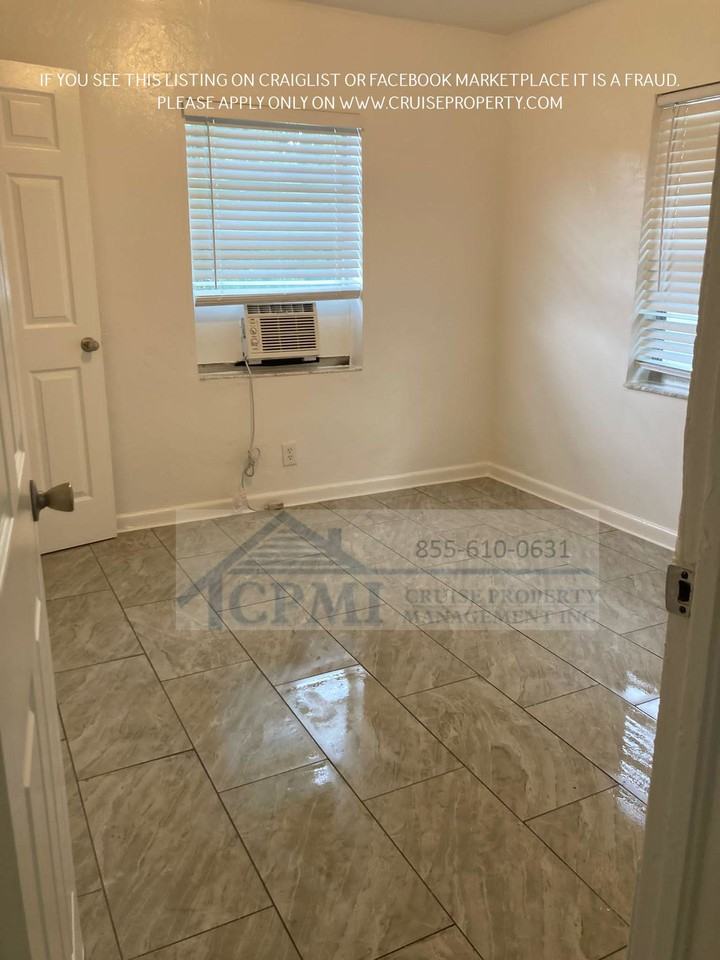 Affordable Downtown WPB 2/1 without the Downtown Price Steps Away From it ALL!! $995 Sec Dep special w/ app credit! - Photo 3 of 14