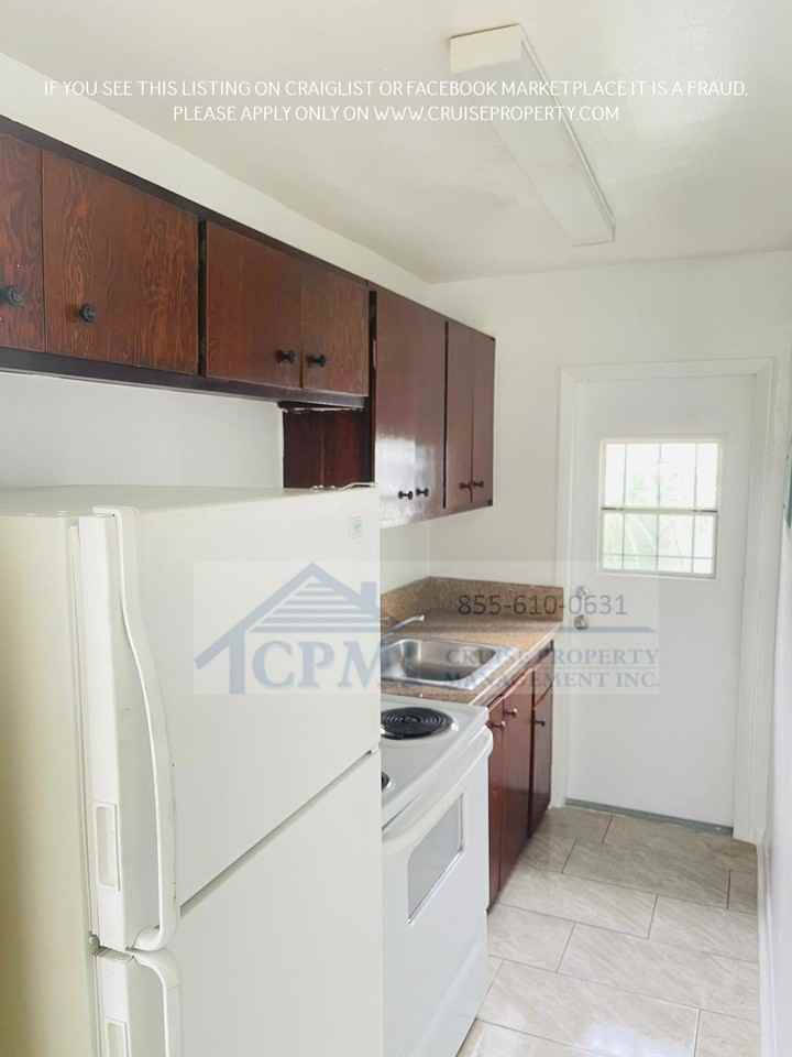 Affordable Downtown WPB 2/1 without the Downtown Price Steps Away From it ALL!! $995 Sec Dep special w/ app credit! - Photo 5 of 14
