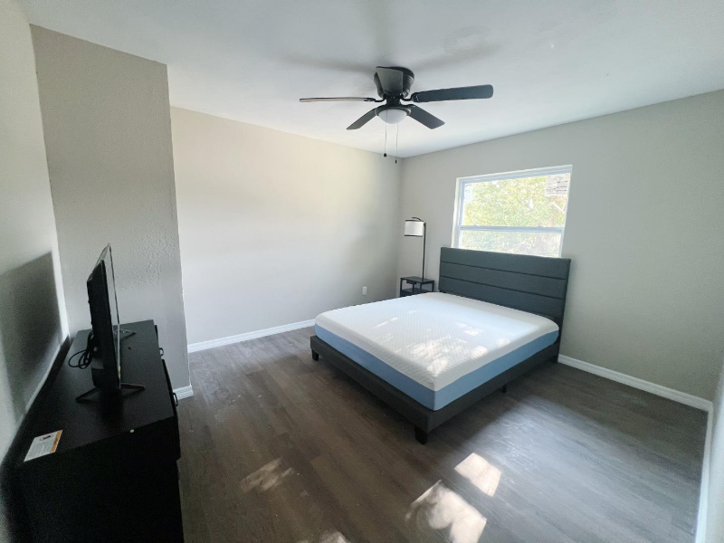 1743 W Chapel Dr - Photo 3 of 7