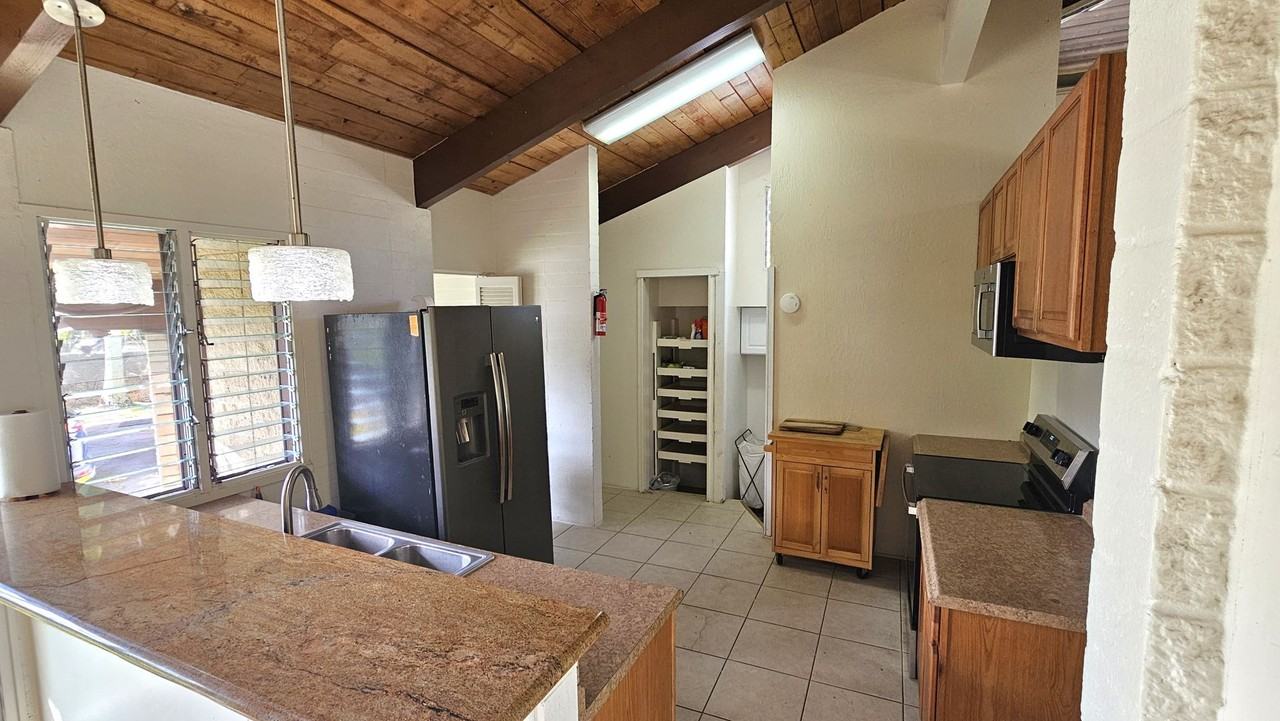 112 S Kalaheo Ave - Photo 3 of 8