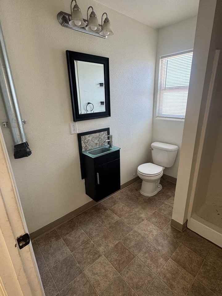 413 Sw 17th St - Photo 2 of 4