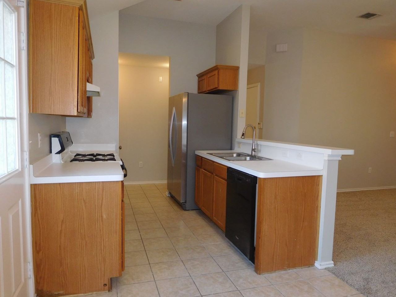 1507 Cindy Ct - Photo 6 of 20