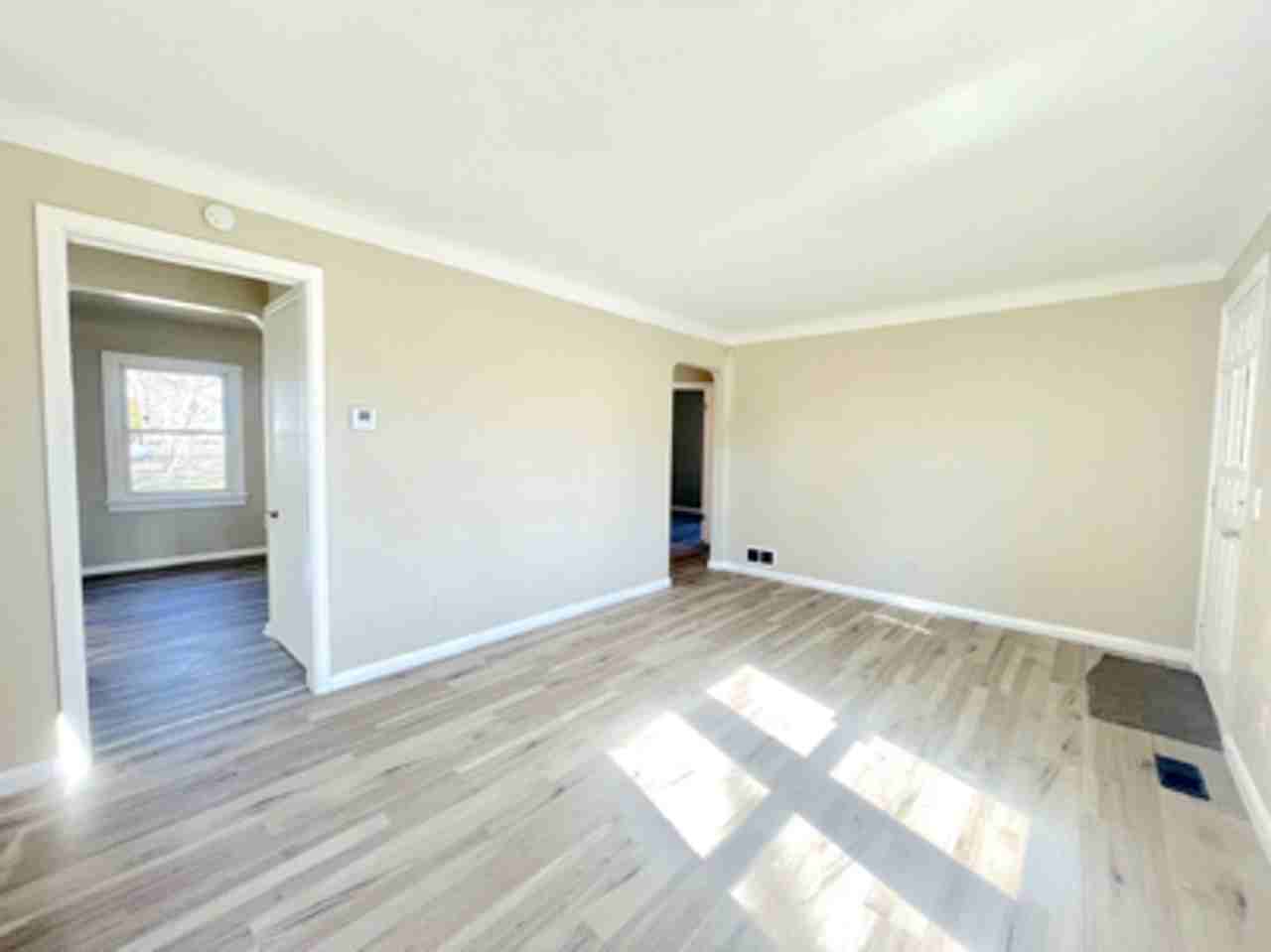 1901 Fredonia Ave - Photo 3 of 11