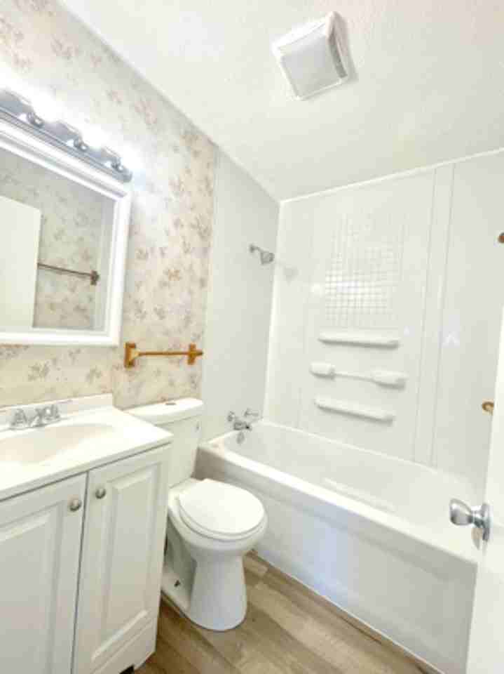 1901 Fredonia Ave - Photo 4 of 11