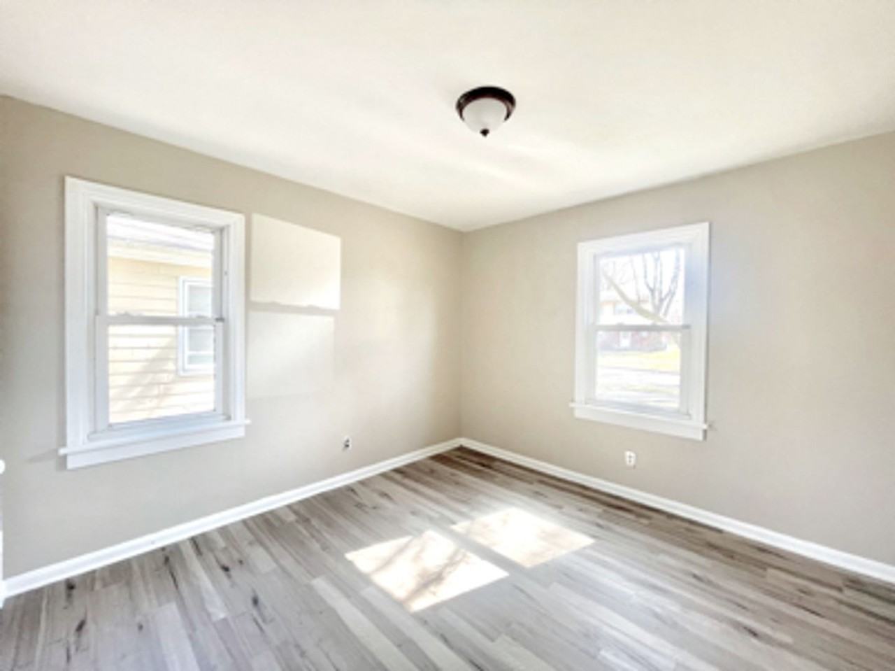 1901 Fredonia Ave - Photo 6 of 11