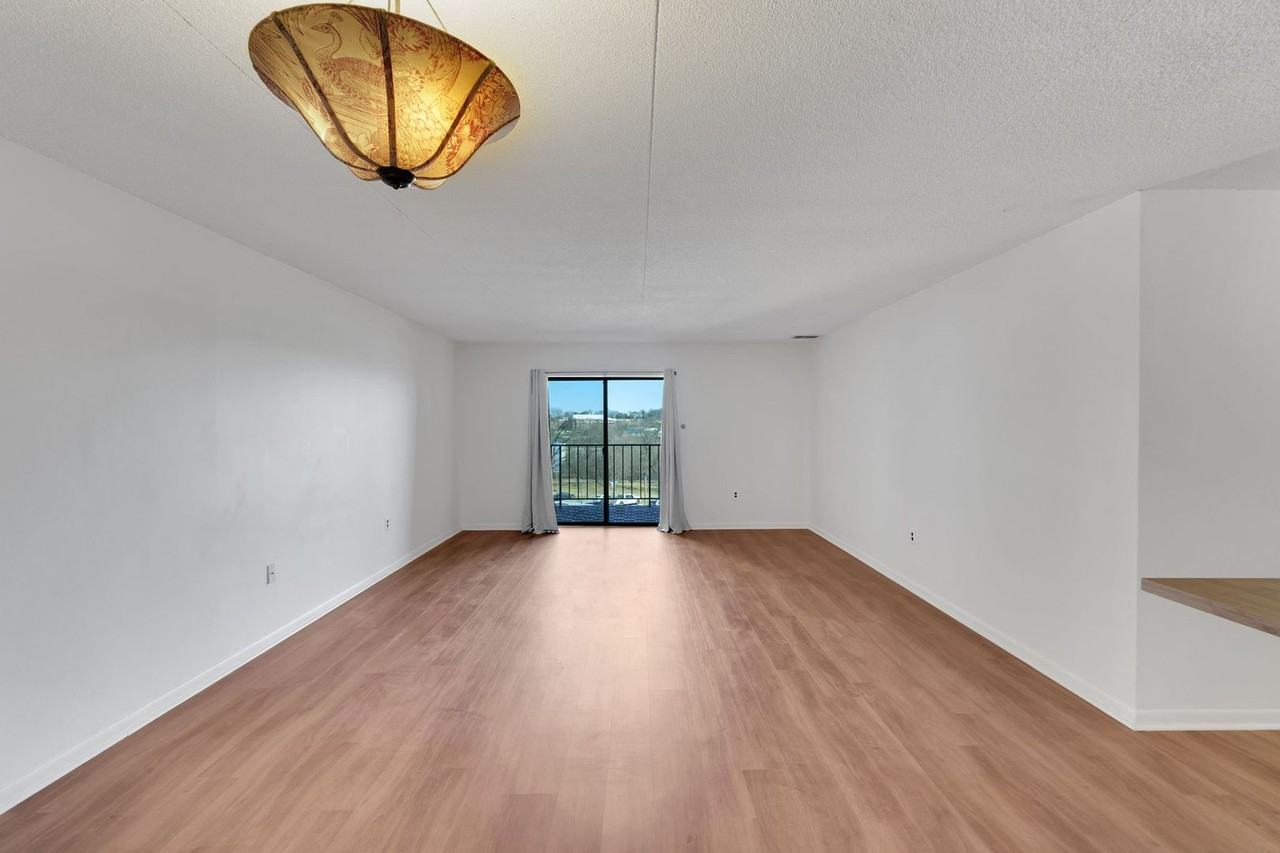 10408 Valley Forge Cir - Photo 3 of 30