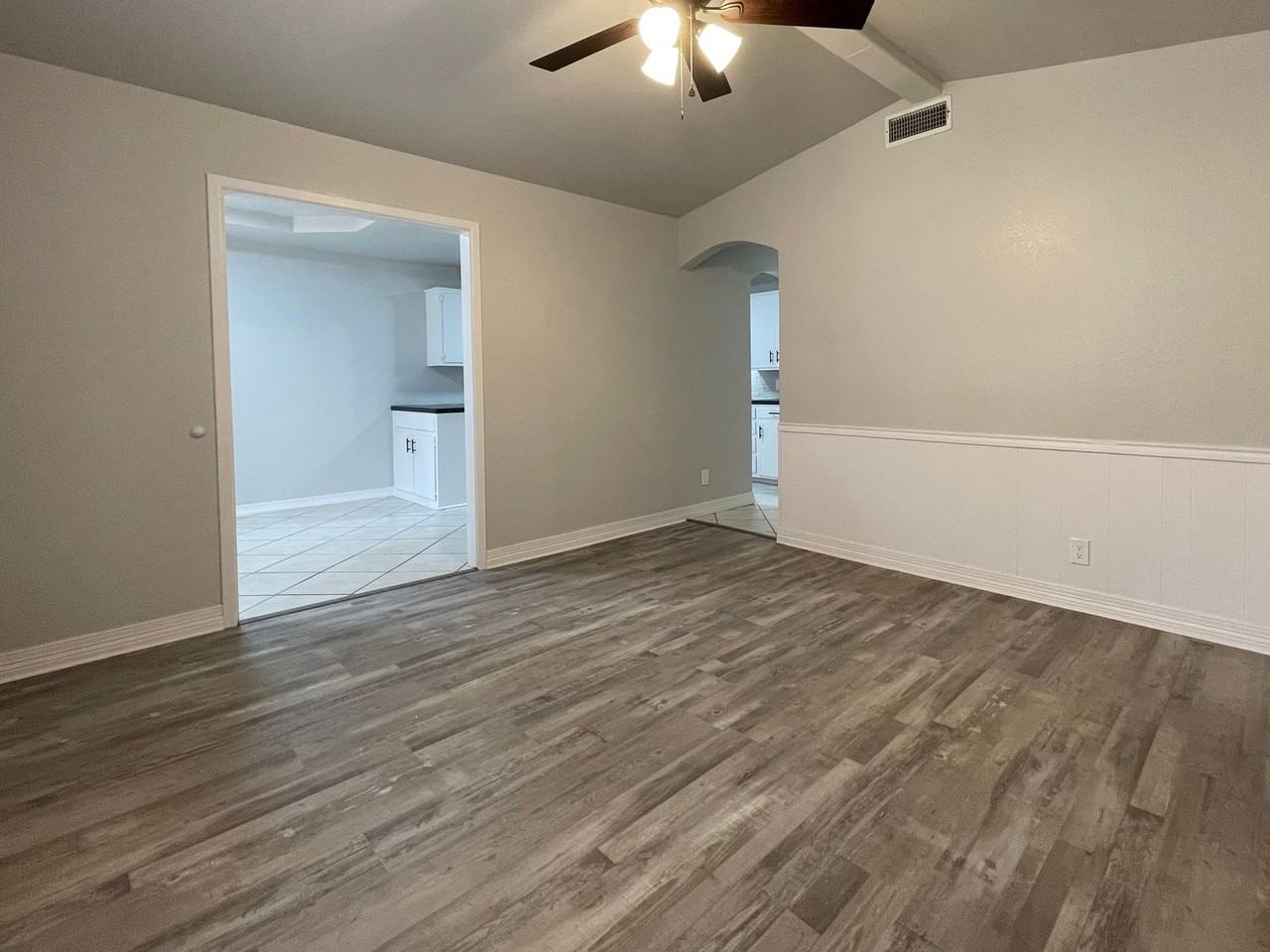 1501 S Avenue M - Photo 2 of 10