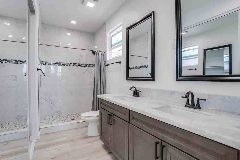 4327 Clairemont Drive - Photo 5 of 11