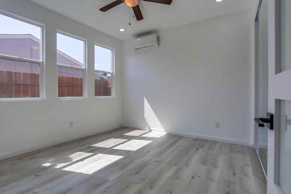 4327 Clairemont Drive - Photo 7 of 11