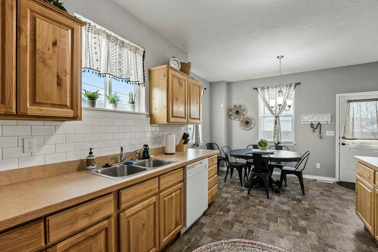 171 Wilson Ave - Photo 3 of 17