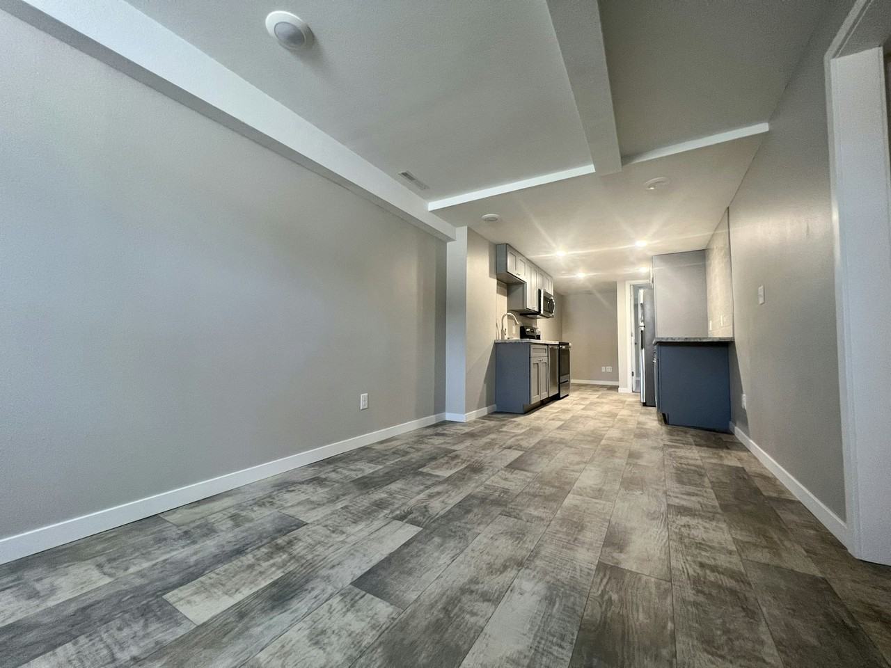 123 Lloyd Street North, Unit 2 - Photo 2 of 11