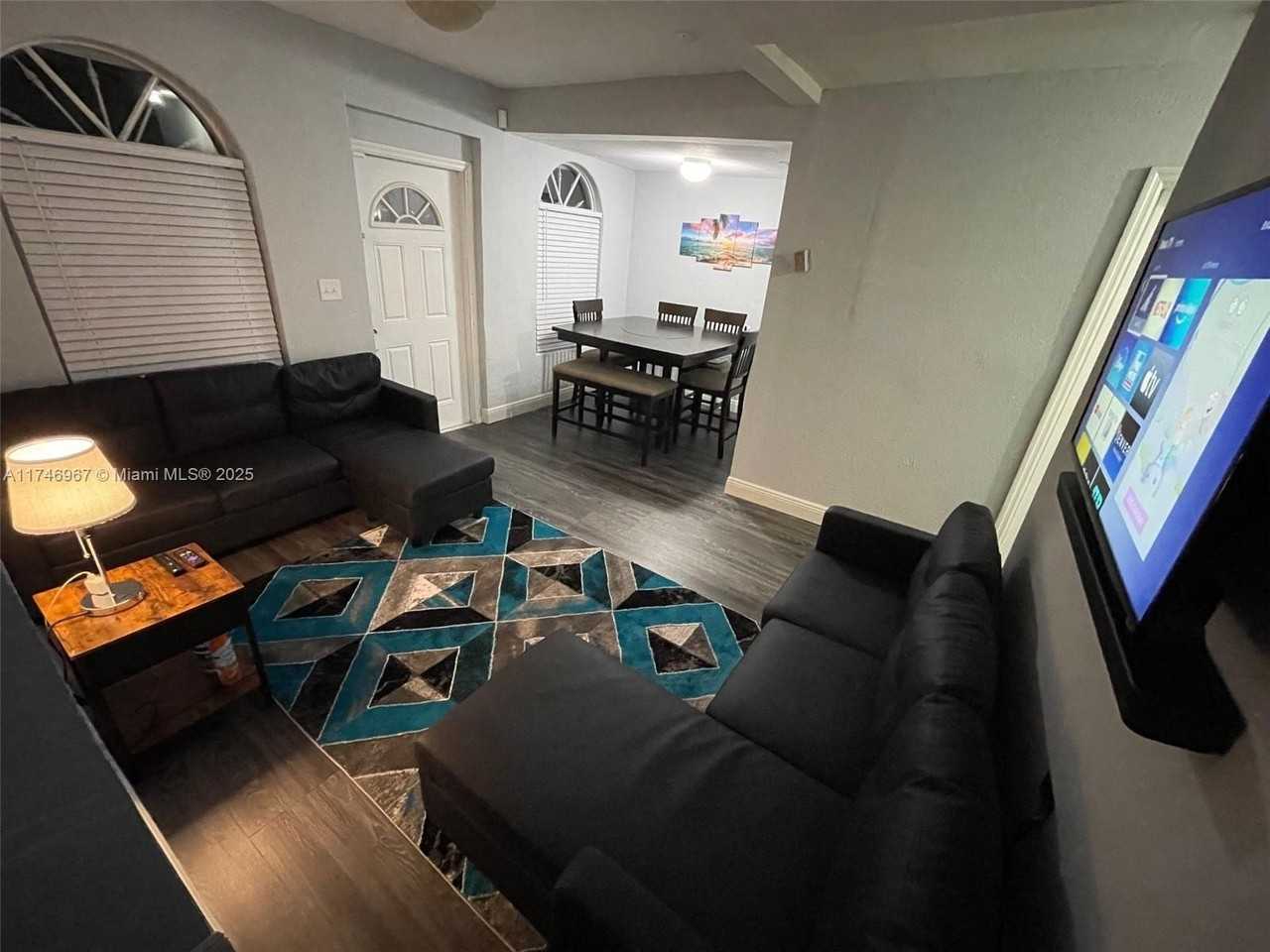 1337 Nw 26th St - Photo 2 of 16