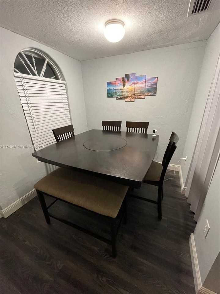 1337 Nw 26th St - Photo 4 of 16