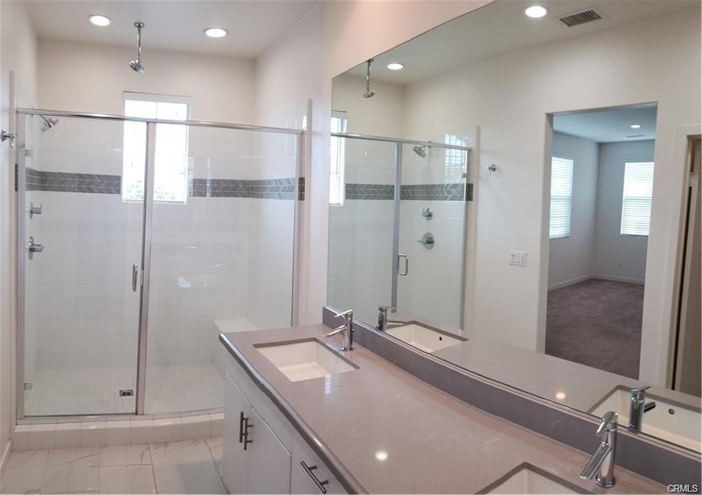 1 Finch - Photo 2 of 8